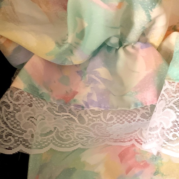 Vintage Pastel Floral Shower Curtain With Attached Balloon Valance - Picture 3 of 4